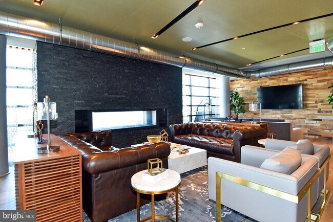 Building Photo - 1300 4th St SE