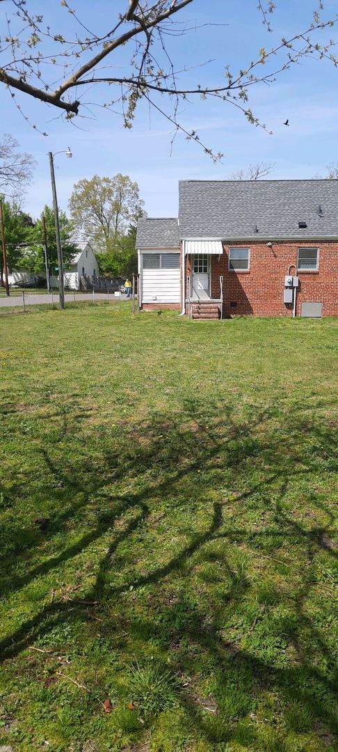 Building Photo - Remodeled 3 bedroom brick cape in Lakeside...