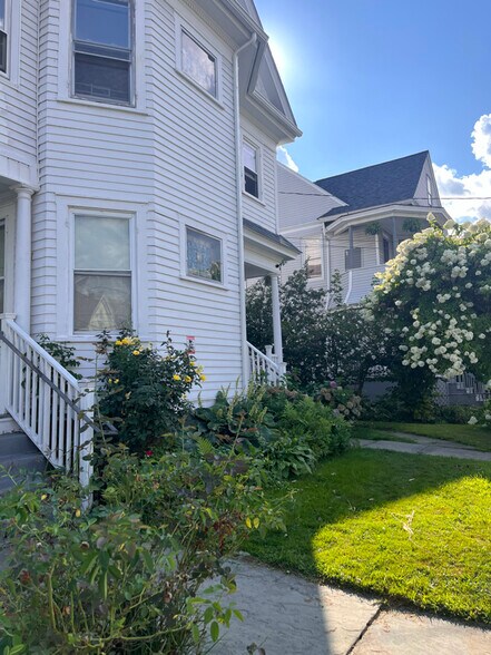 Primary Photo - 127 Sargeant St