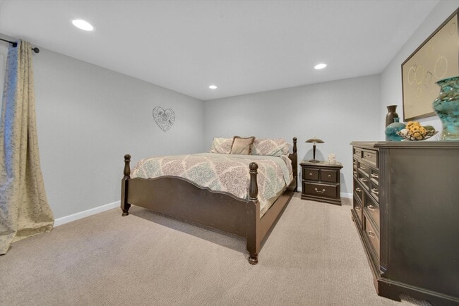 Building Photo - Welcome Home to this beautiful 5-bedroom h...