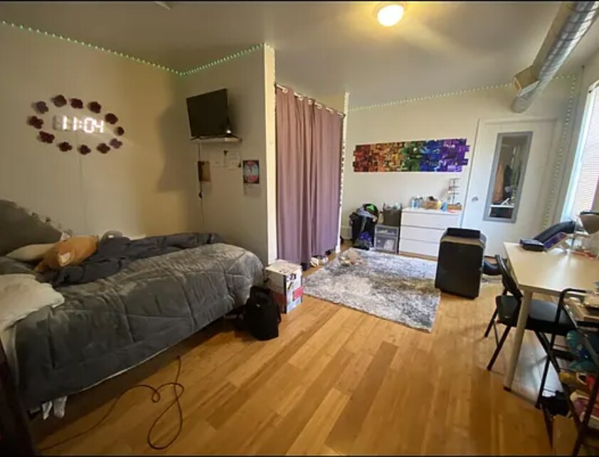 Building Photo - 23 E Clinton St