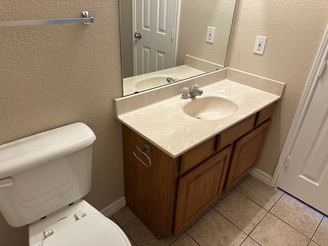 Building Photo - Elegant One-Story Living in the Heart of Sendera Ranch!