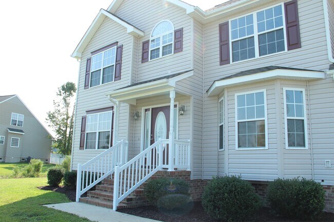 Building Photo - 107 Enchanted Way