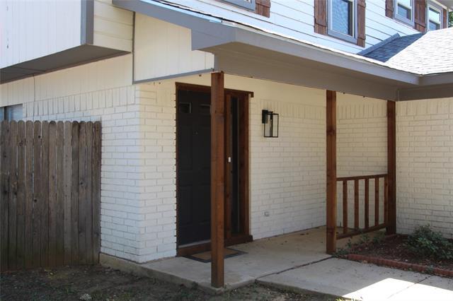 Building Photo - 6205 Fernwood Dr