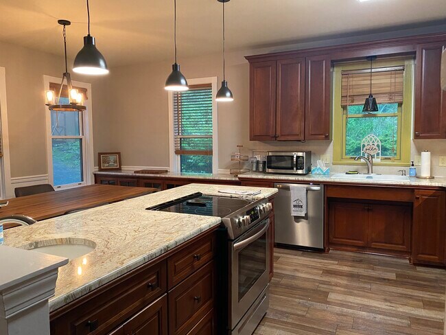 Building Photo - 512 Riverwalk Rdg Rd