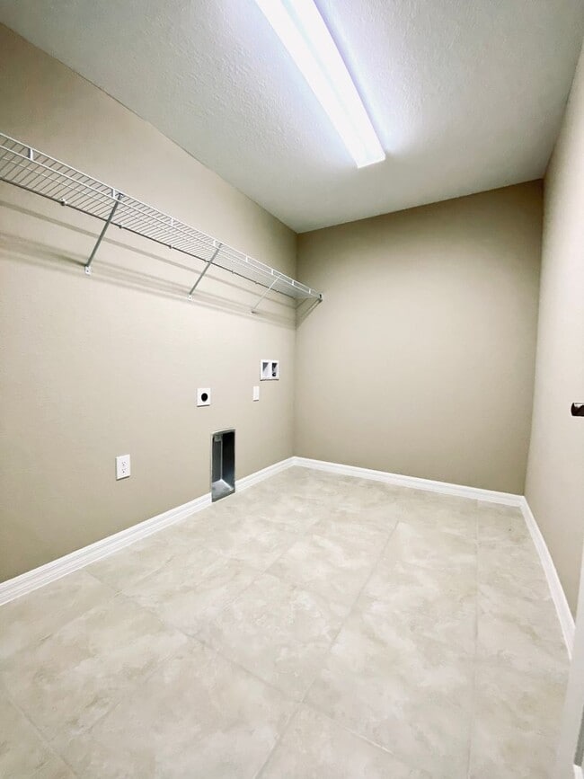 Building Photo - 223 Hibiscus St