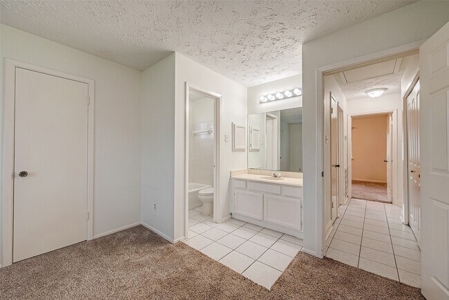 Building Photo - 3906 Quiet Pl Dr