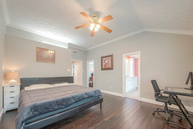 Building Photo - 5439 Fern Park Dr