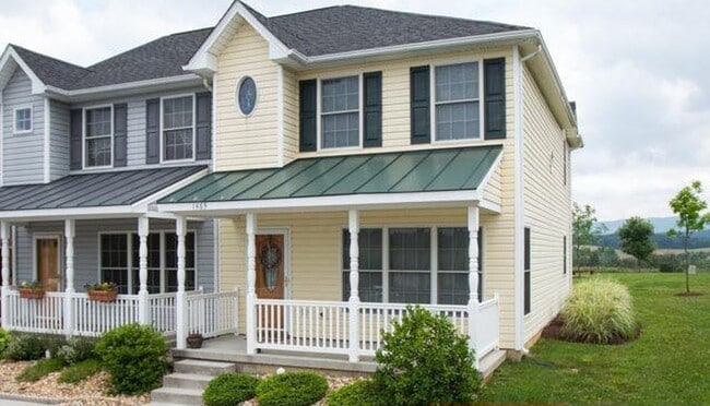 Primary Photo - Spacious End Unit Towhouse in Desirable Li...