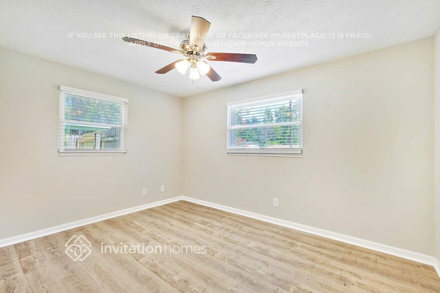 Building Photo - 428 La Paz Pl