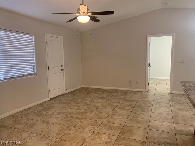 Building Photo - 548 Zuber Ave