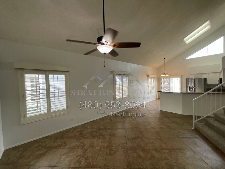 Building Photo - 441 S Maple