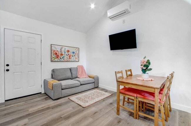 Building Photo - Charming studio in Garden Grove, Available...