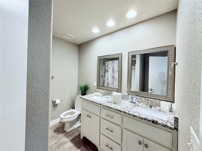 Building Photo - 525 N Salem Rd