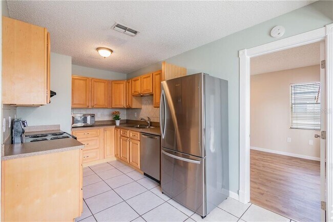 Building Photo - 5010 Larch Ln