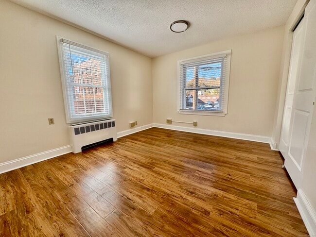 Building Photo - 26 Elm St