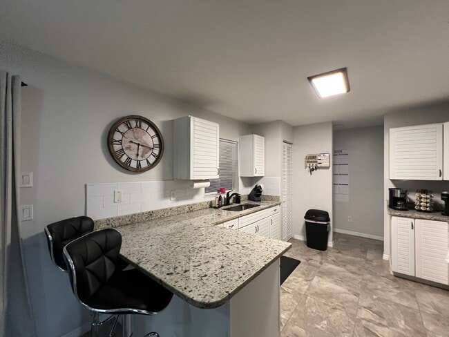 Building Photo - *Coming Soon * 3/2/1 Conveniently Located In  Port St Lucie