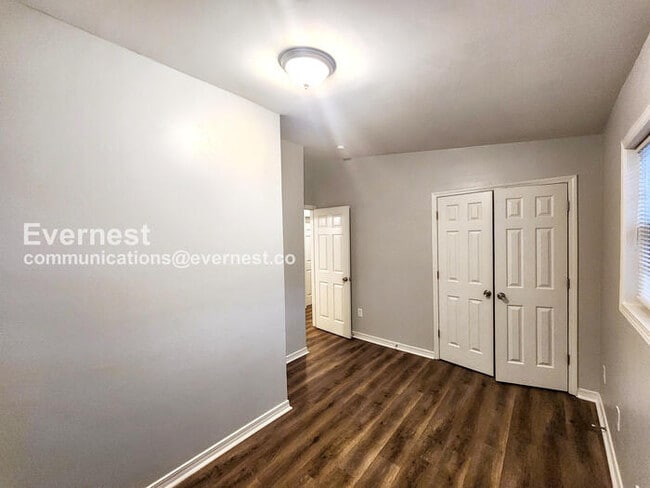 Building Photo - 3024 Pasadena Dr