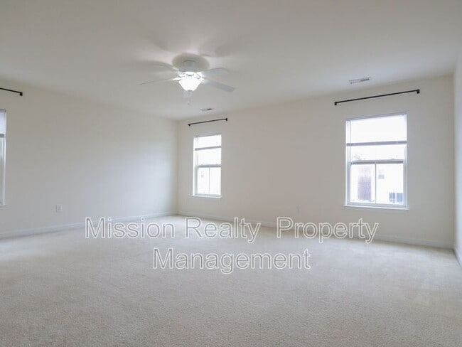 Building Photo - 1721 W Cary St