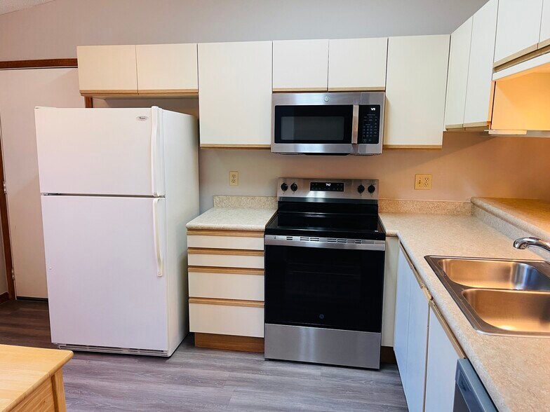 Building Photo - 1113 Oak Forest Cir
