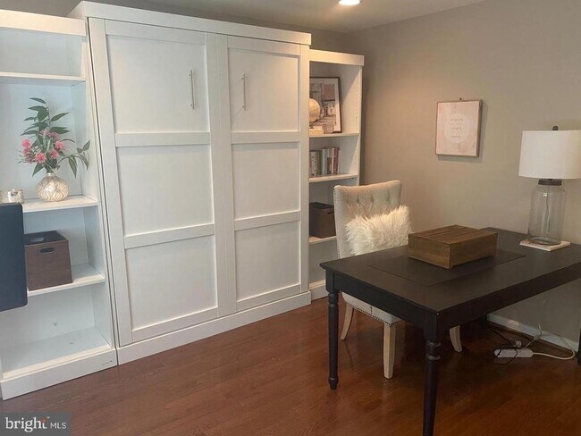 Building Photo - 5272 Maris Ave