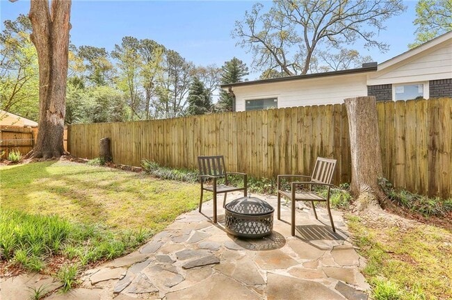 Building Photo - 2037 Lively Ridge Rd NE