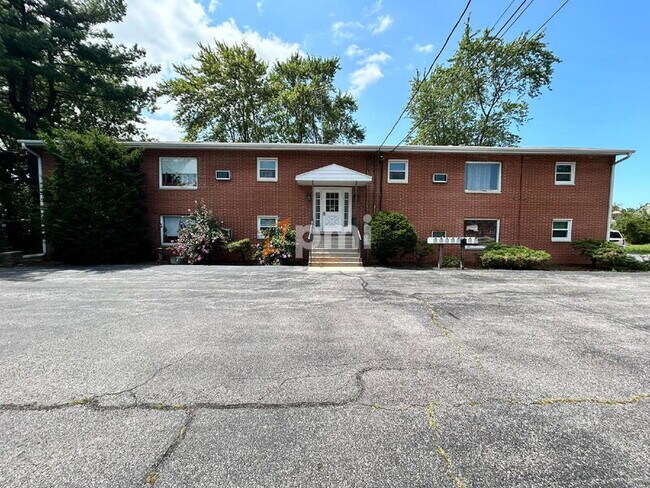 Primary Photo - 660 N Hobart Rd