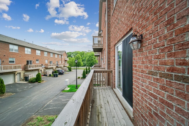 Building Photo - 111 Creekbend Ct
