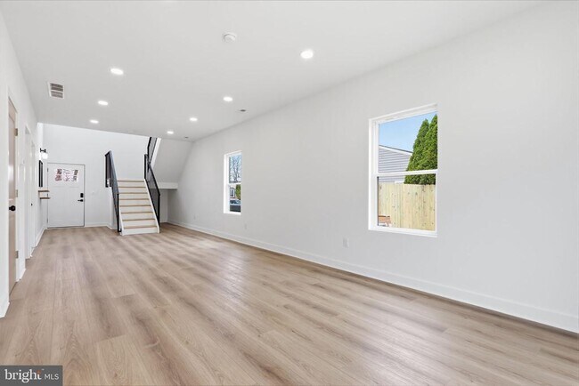 Building Photo - 31 Swan Ln