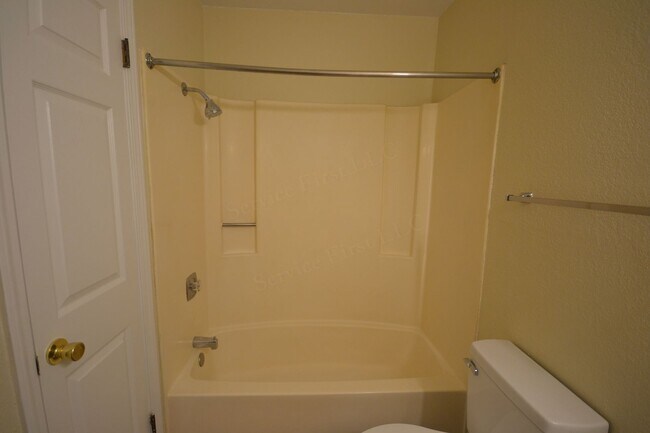 Building Photo - Marshfield Apartments