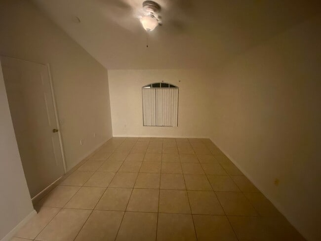 Building Photo - 909 Gateshead Ct