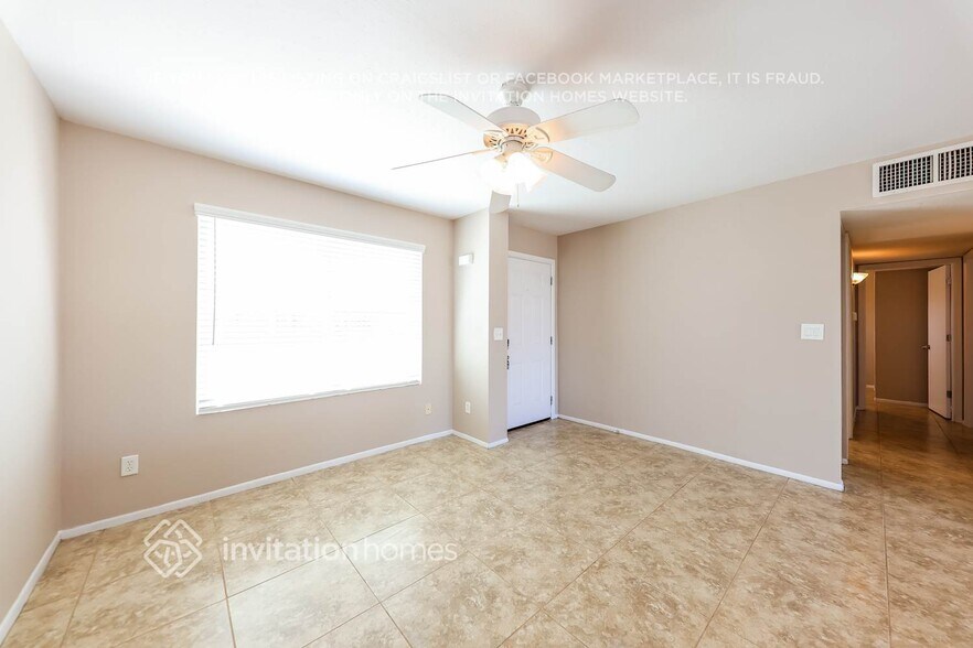 Building Photo - 2332 W Hartford Ave