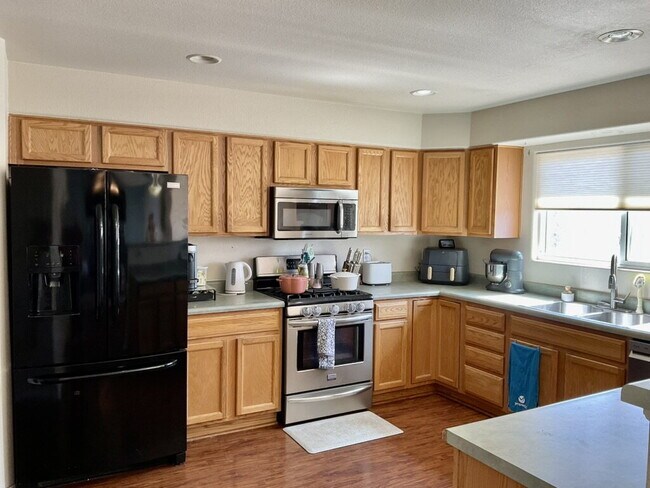 Building Photo - "Spacious 3-Bed with bonus room Sanctuary with 2.5 Baths in Fountain, CO – Your Serene Retreat Aw...