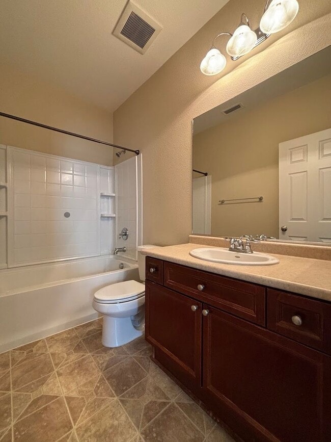 Building Photo - Cute, quiet townhome in Carson City