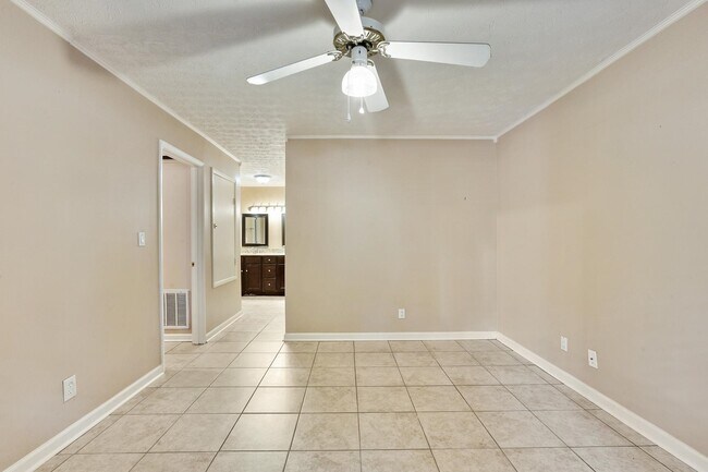 Building Photo - 2949 Torreya Way SE