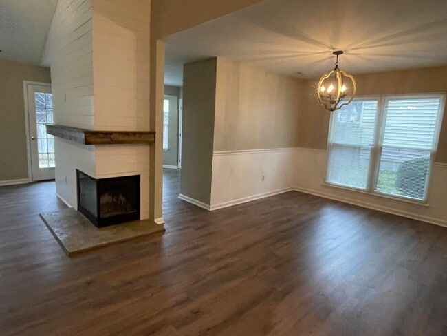 Building Photo - 821 Palomino Ln