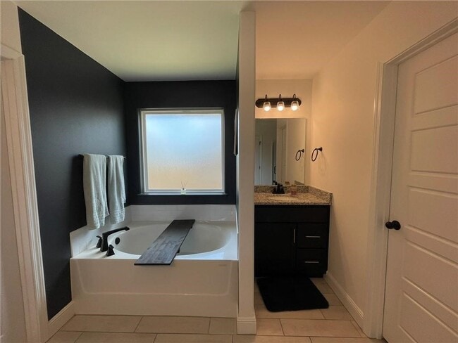 Building Photo - 2415 England Ln