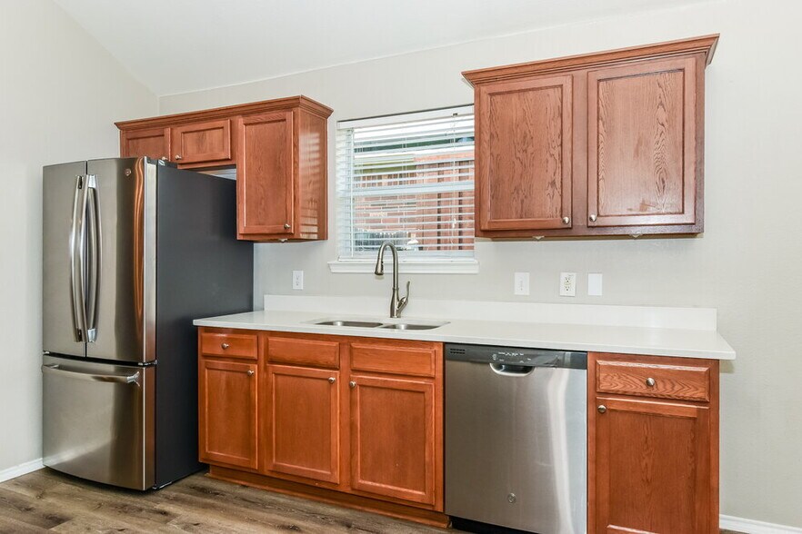 Building Photo - 1328 Riviera Dr
