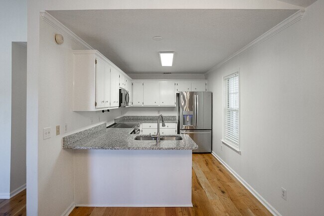 Building Photo - 537 Cedar Rock Dr