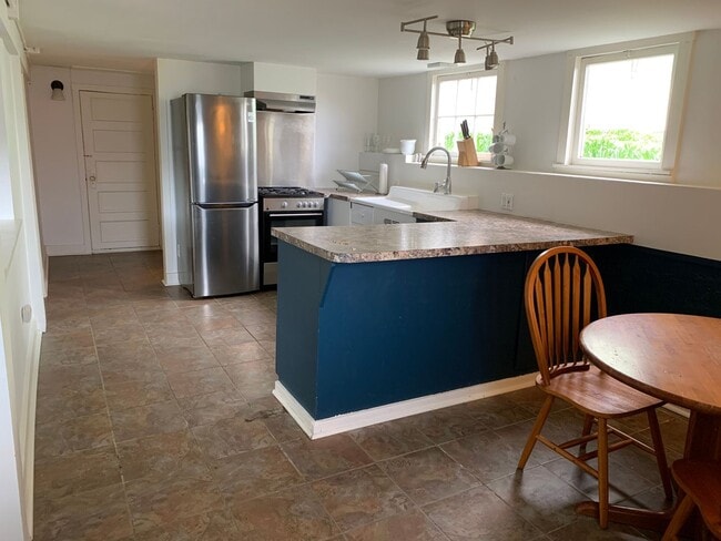 Building Photo - Darling 1 bedroom, 1 bath in the heart of Wallingford!