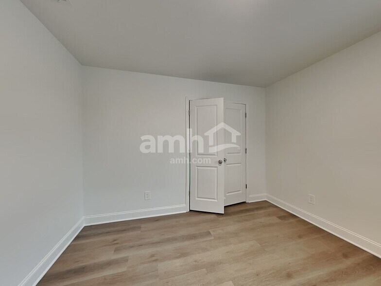 Building Photo - 314 Golucke Way