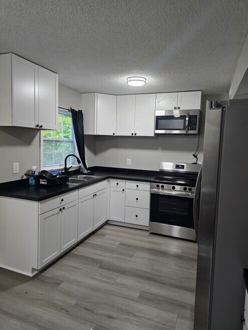 Building Photo - 999 Acreview Dr