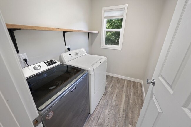 Building Photo - 4 Bedroom House for Rent