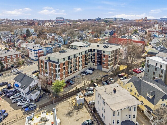 Building Photo - 533 Cambridge St