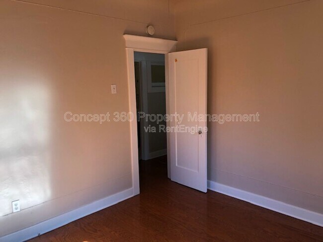 Building Photo - 1144 E Appleton St