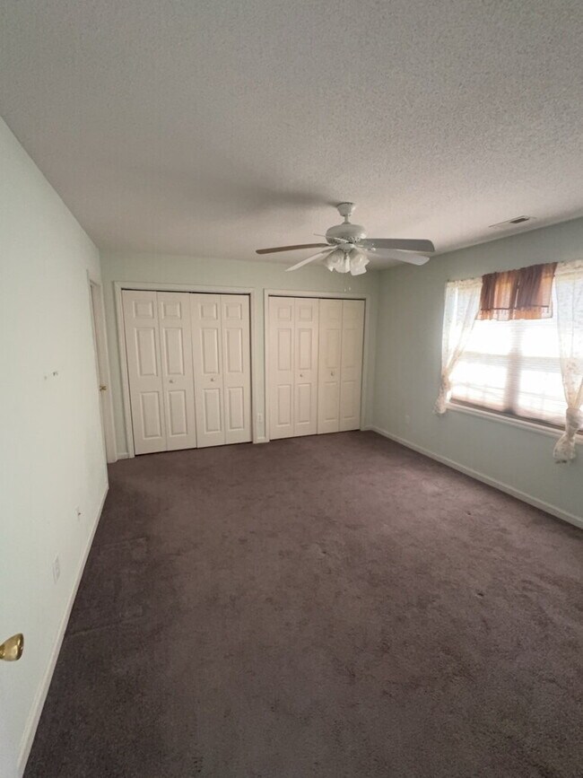 Building Photo - 106 Charlton Rd