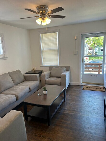 Building Photo - 6025 Fyler Ave