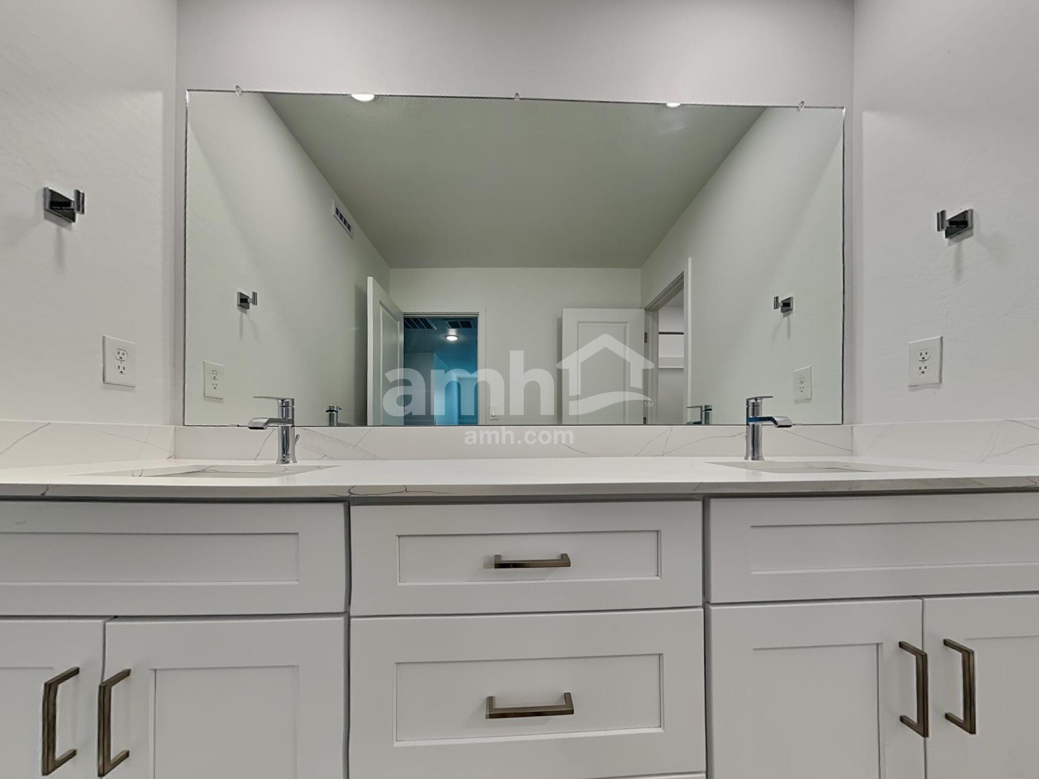 Building Photo - 4527 S 97th Dr