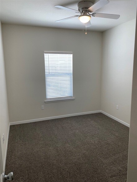 Building Photo - 2313 N Hickory St