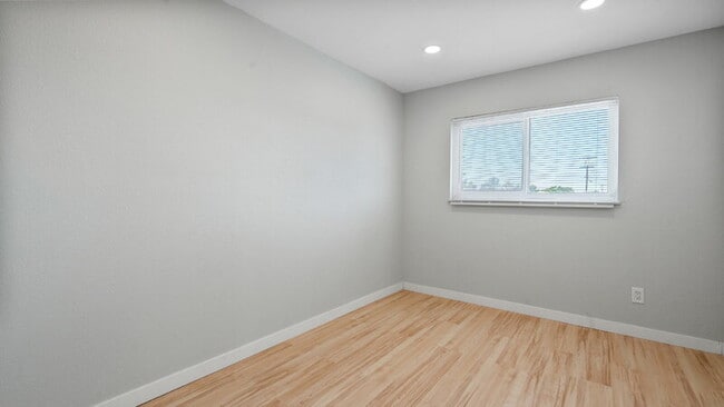 Building Photo - 243 San Jacinto Dr